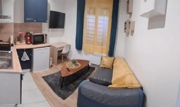Petite Maison Cosy Dans Un Jardin. דירה *